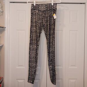 #352 3/$18 - Under Armour Black/Gray Leggings Size Small